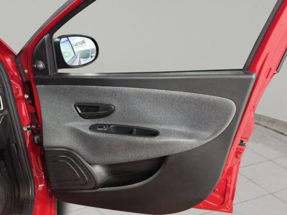 Lancia Ypsilon 1.2 69 CV 5 porte GPL Ecochic Silver (12)