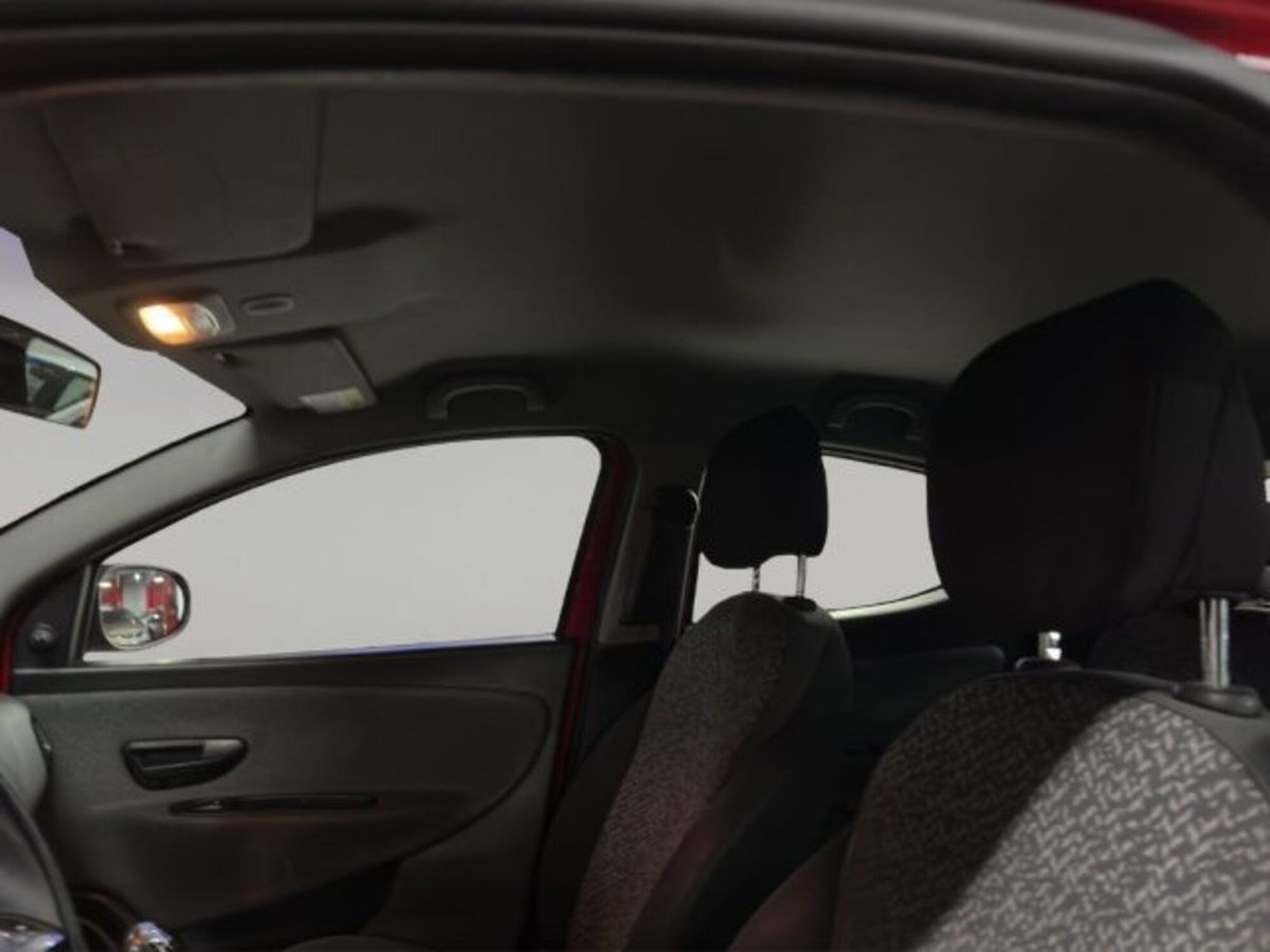 Lancia Ypsilon 1.2 69 CV 5 porte GPL Ecochic Silver (18)