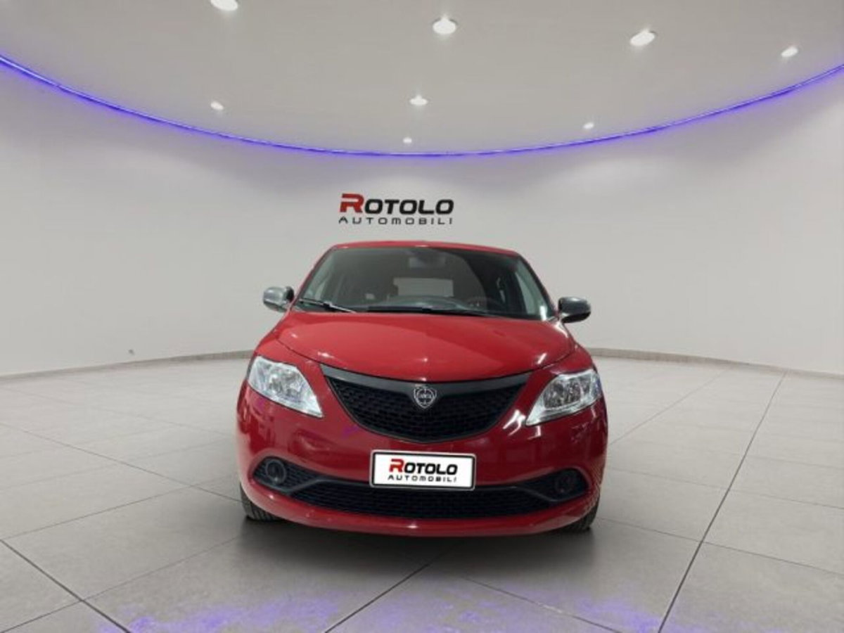 Lancia Ypsilon 1.2 69 CV 5 porte GPL Ecochic Silver (2)