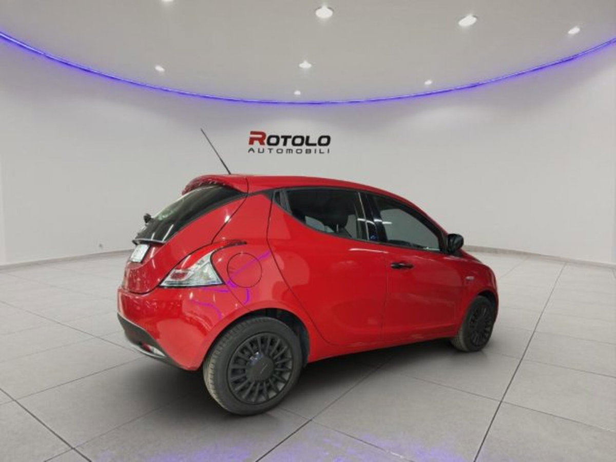 Lancia Ypsilon 1.2 69 CV 5 porte GPL Ecochic Silver (3)