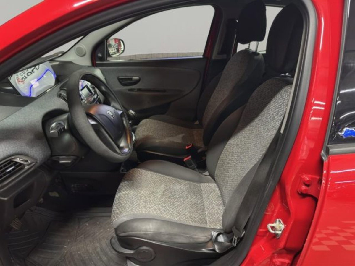 Lancia Ypsilon 1.2 69 CV 5 porte GPL Ecochic Silver (9)