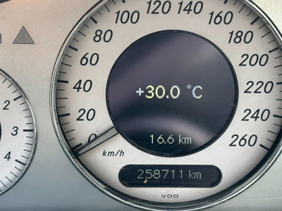 Mercedes-Benz Classe E 220 CDI cat Avantgarde (11)