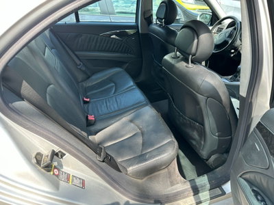 Mercedes-Benz Classe E 220 CDI cat Avantgarde (9)