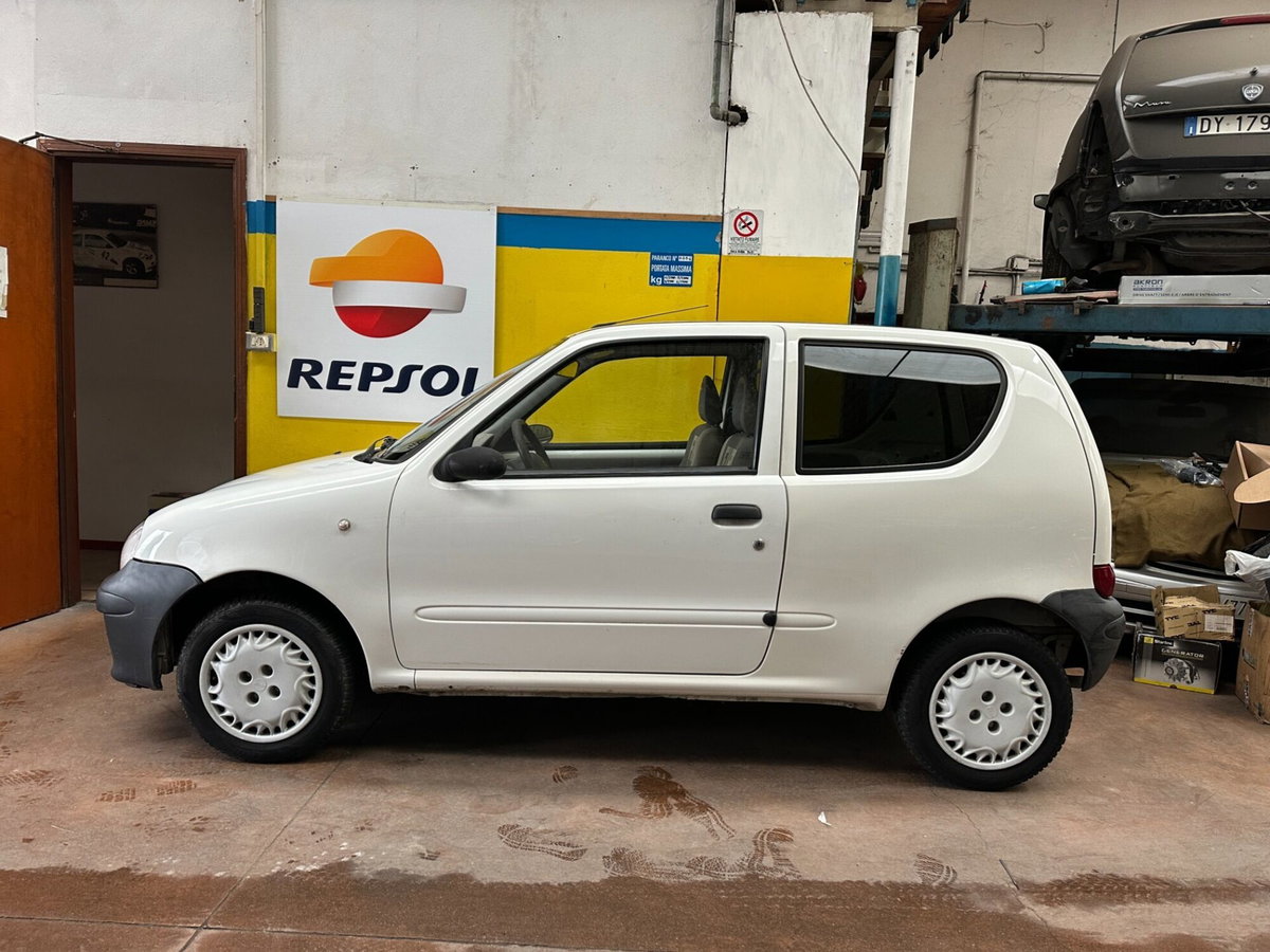 Fiat 600 1.1 Active (2)
