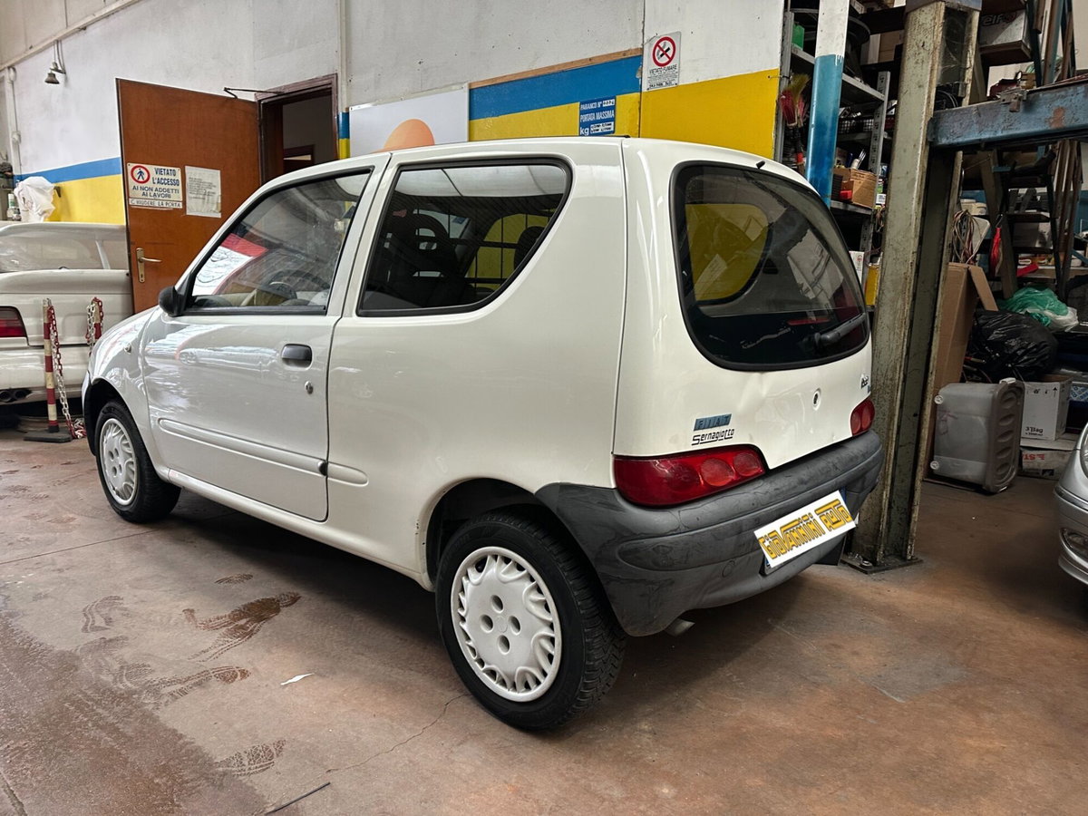 Fiat 600 1.1 Active (3)