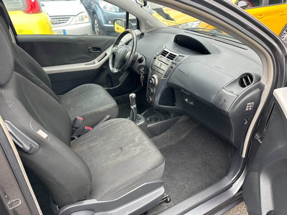 Toyota Yaris 1.0 3 porte (12)
