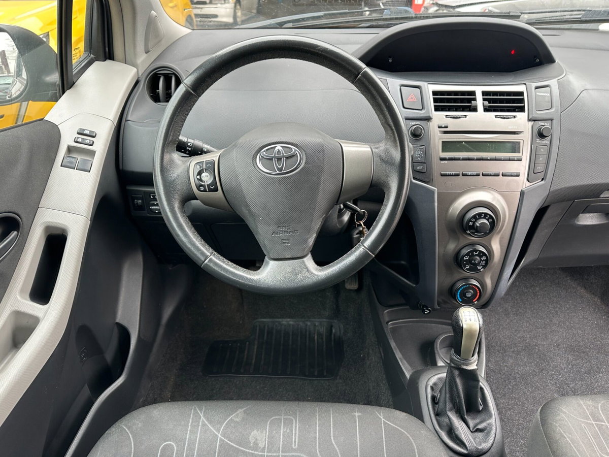 Toyota Yaris 1.0 3 porte (14)