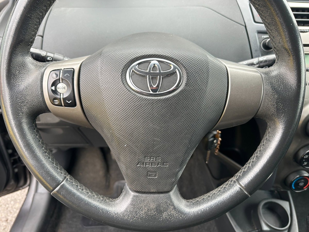 Toyota Yaris 1.0 3 porte (17)