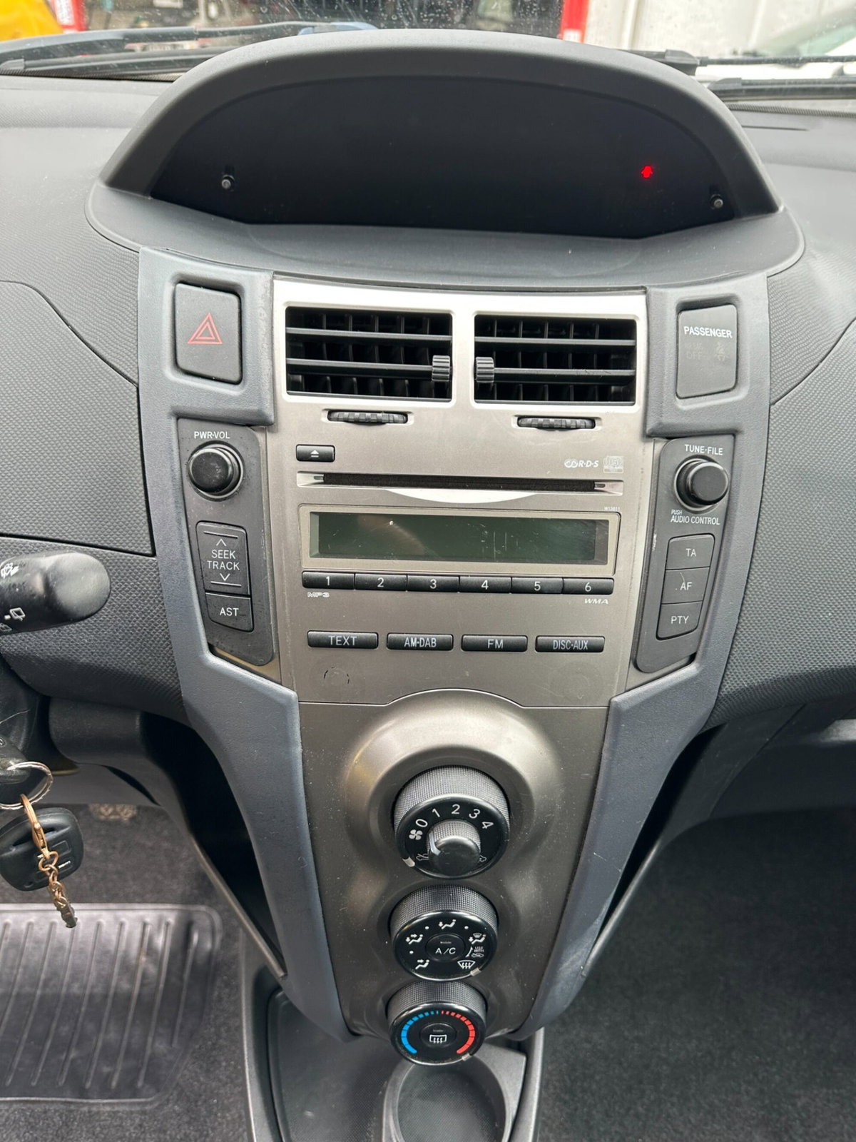 Toyota Yaris 1.0 3 porte (18)