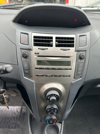 Toyota Yaris 1.0 3 porte (18)