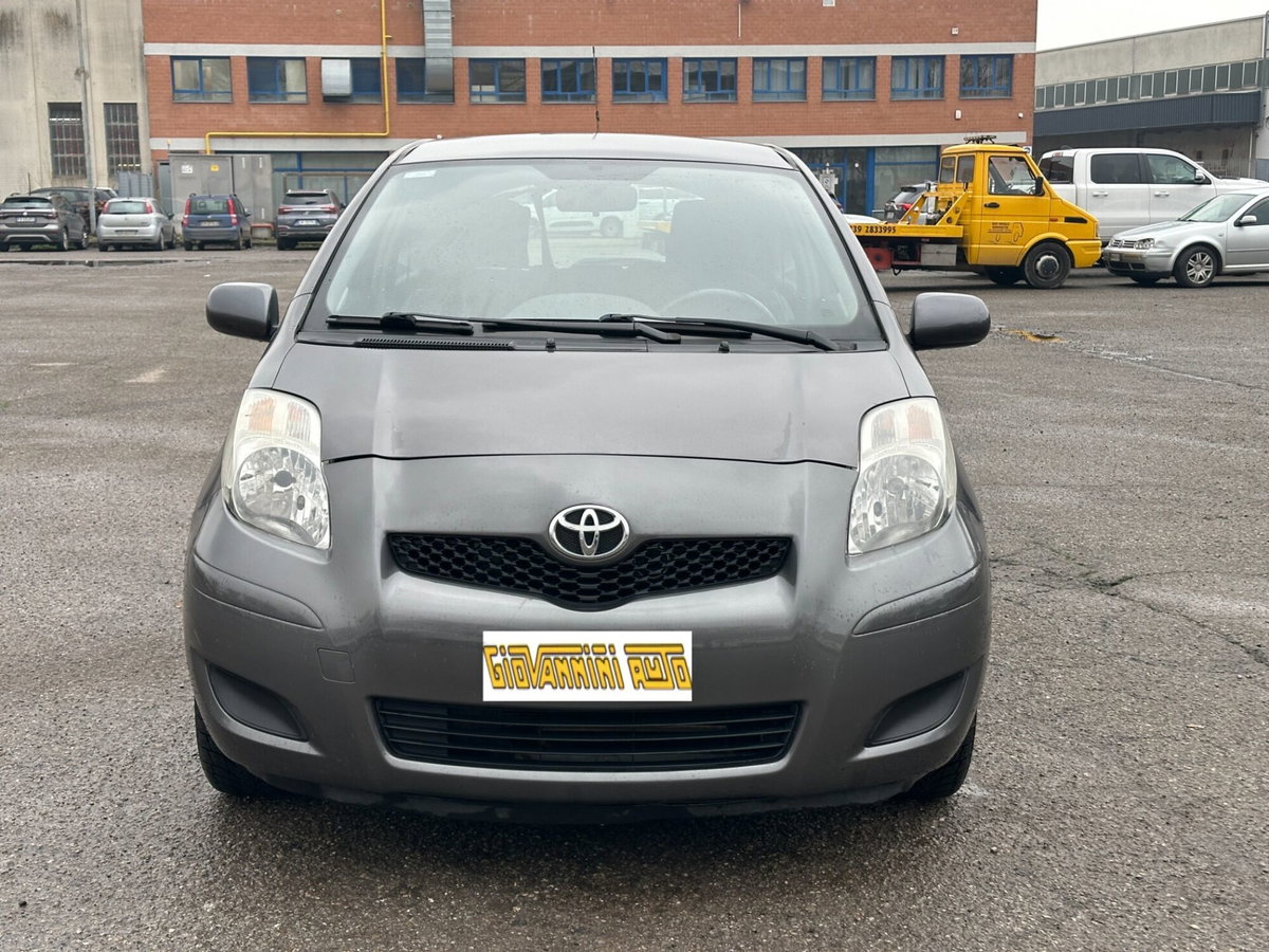 Toyota Yaris 1.0 3 porte (2)