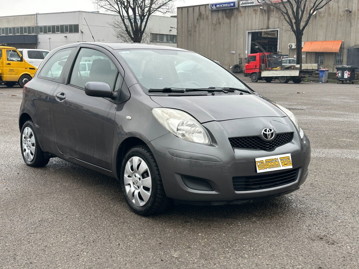 Toyota Yaris 1.0 3 porte (3)