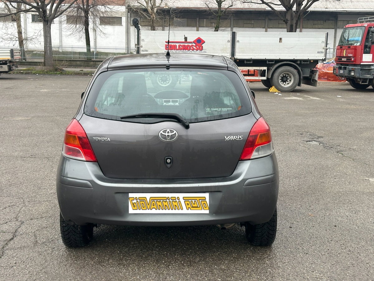 Toyota Yaris 1.0 3 porte (6)