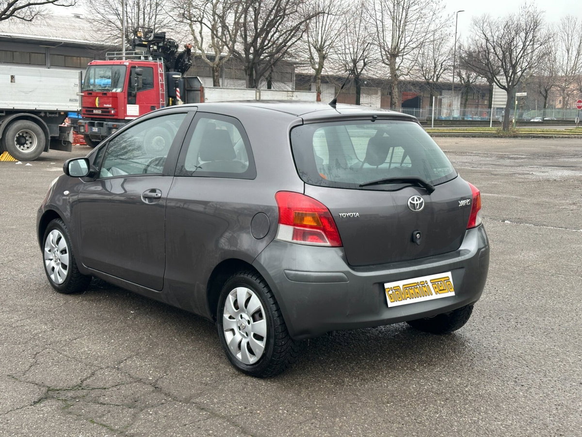 Toyota Yaris 1.0 3 porte (7)