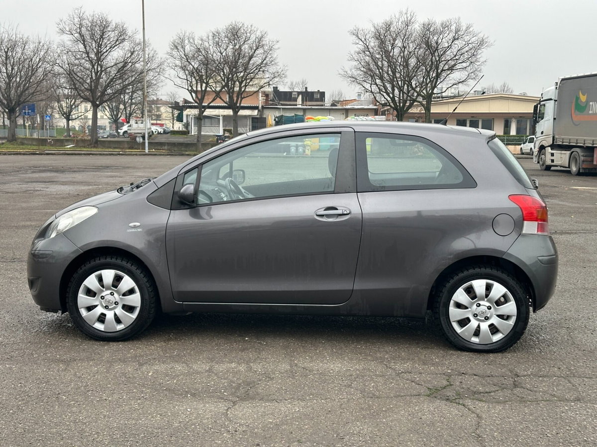 Toyota Yaris 1.0 3 porte (8)