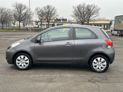 Toyota Yaris 1.0 3 porte (8)