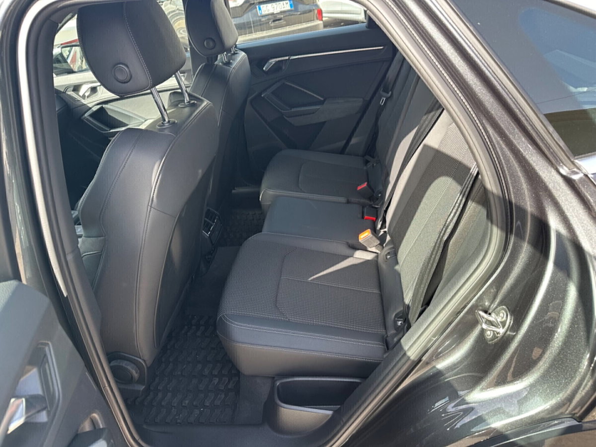 Audi Q3 35 TDI quattro S tronic Business (12)