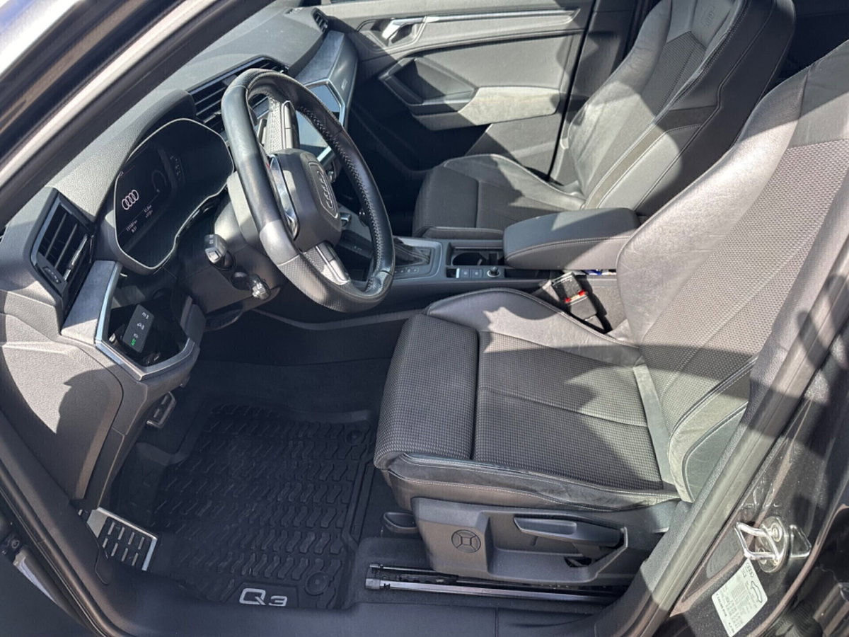 Audi Q3 35 TDI quattro S tronic Business (14)