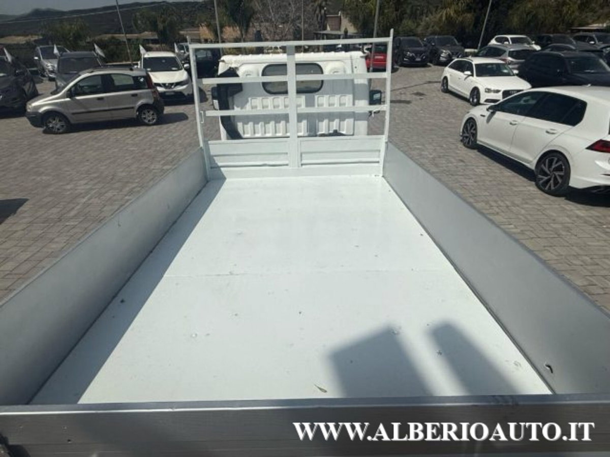 Nissan Cabstar 120.35 3.0 Tdi PC-RG Cabinato SE (5)