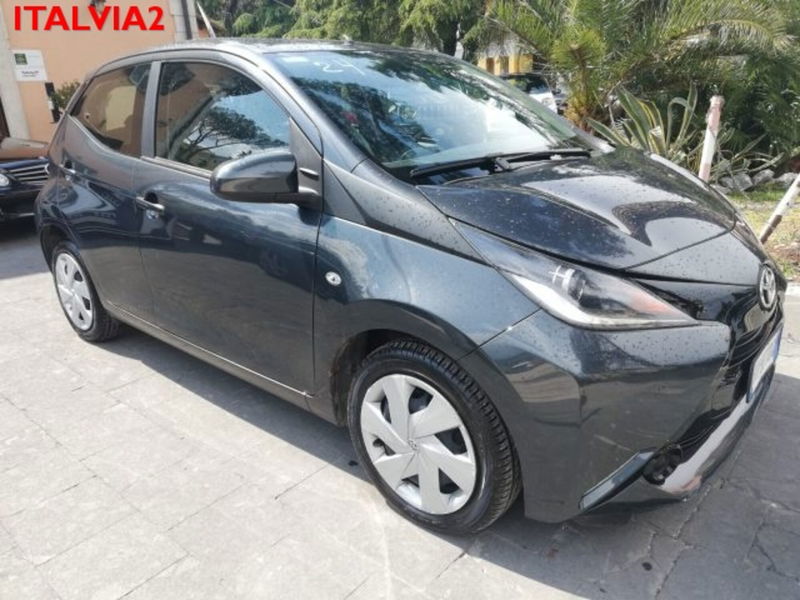 Toyota Aygo 1.0 VVT-i 69 CV 5 porte x-play MMT