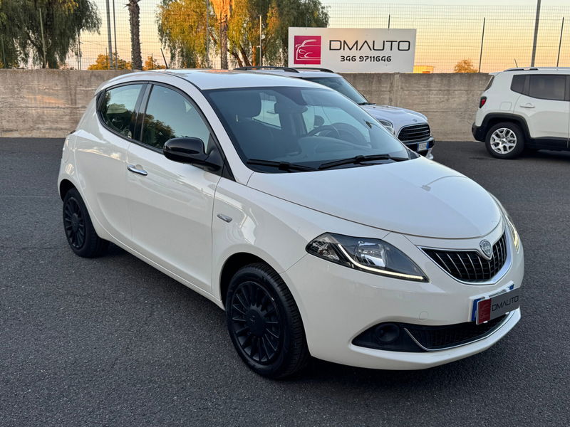 Lancia Ypsilon 1.0 FireFly 5 porte S&S Hybrid Ecochic Silver