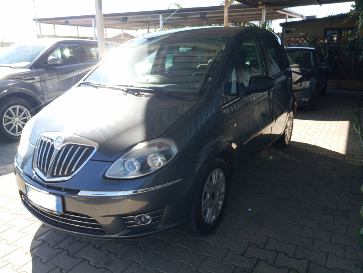Lancia Musa 1.3 Mjt 95 CV DFN Platinum (2)