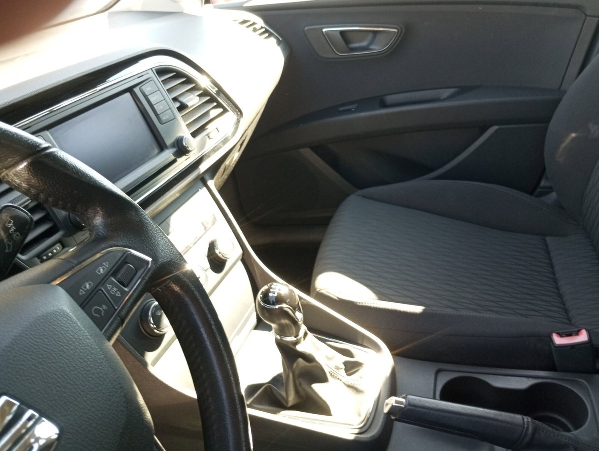 SEAT Leon 1.6 TDI 105 CV 5p. Style (10)
