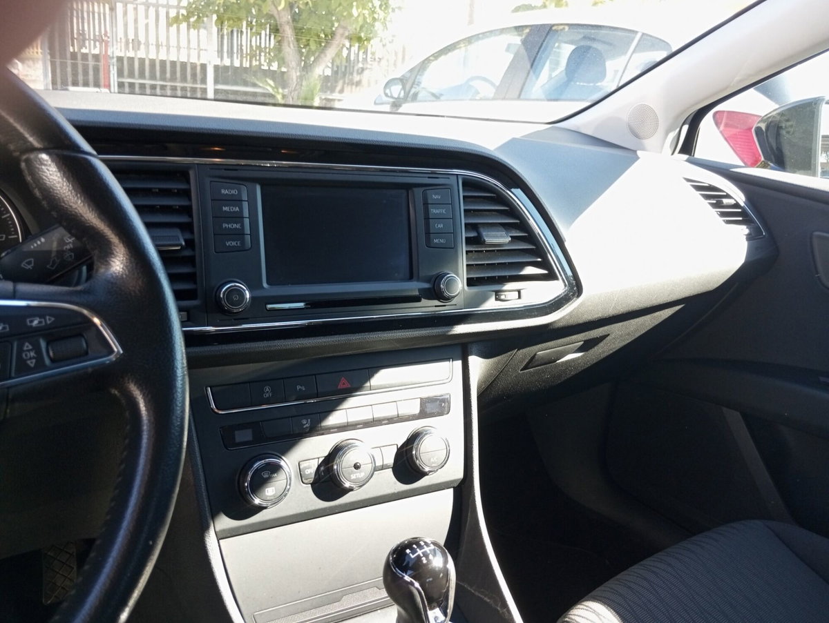 SEAT Leon 1.6 TDI 105 CV 5p. Style (11)