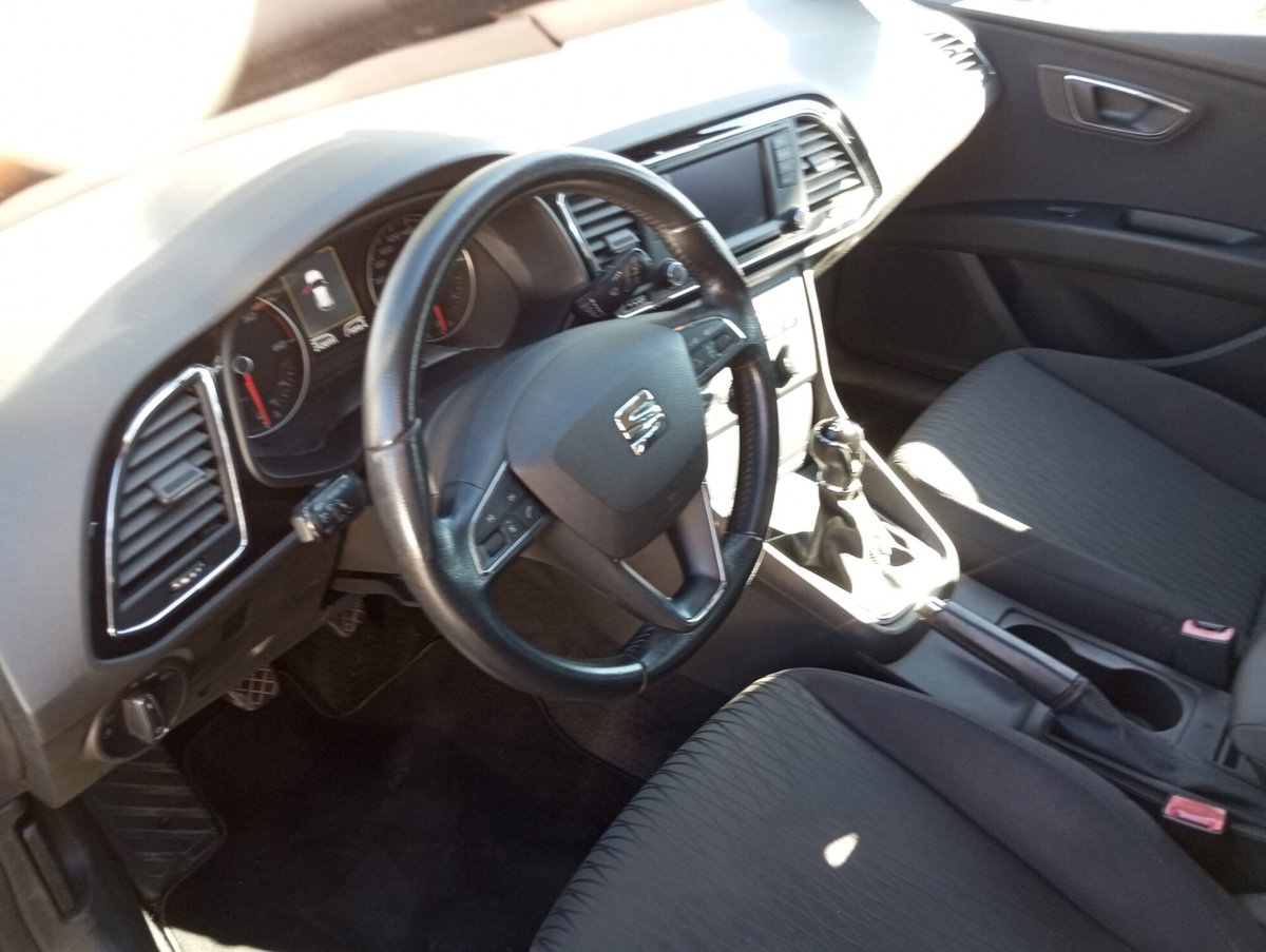 SEAT Leon 1.6 TDI 105 CV 5p. Style (12)