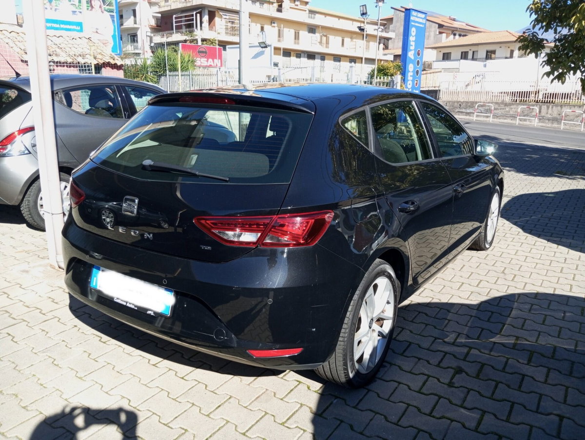 SEAT Leon 1.6 TDI 105 CV 5p. Style (3)