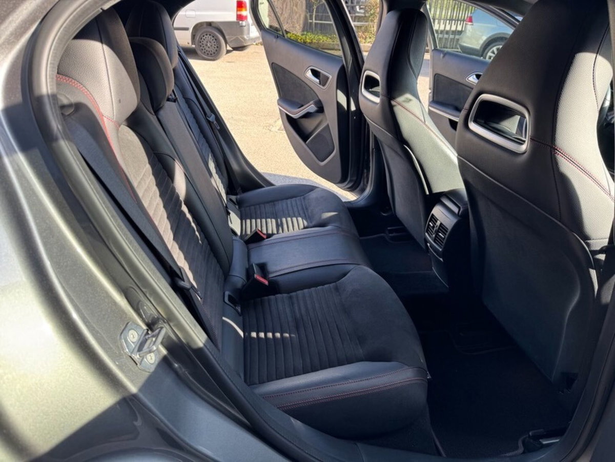 Mercedes-Benz GLA SUV 200 d Automatic Premium (11)