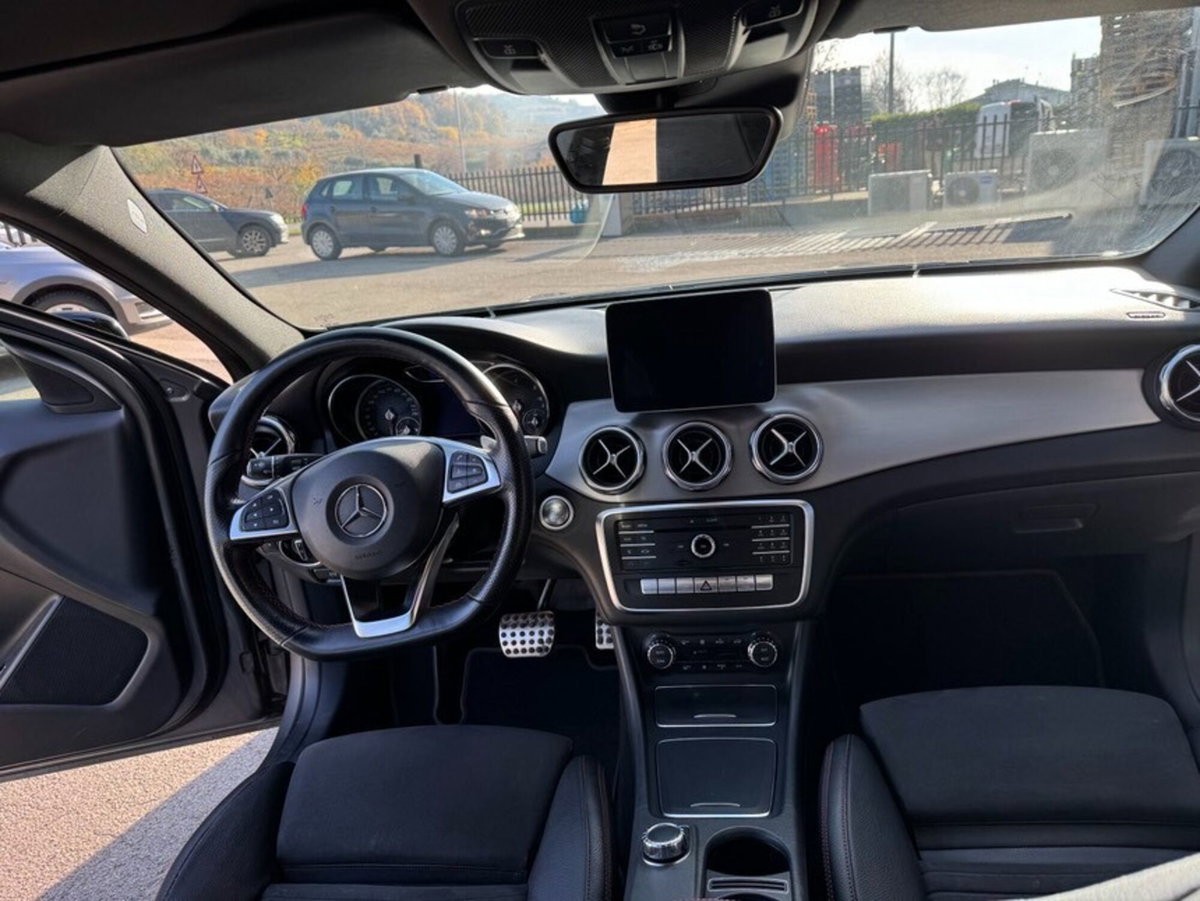 Mercedes-Benz GLA SUV 200 d Automatic Premium (7)