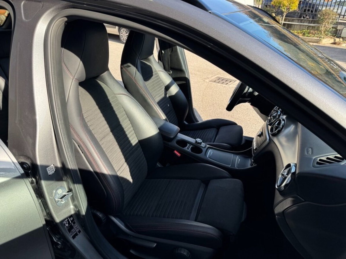 Mercedes-Benz GLA SUV 200 d Automatic Premium (9)
