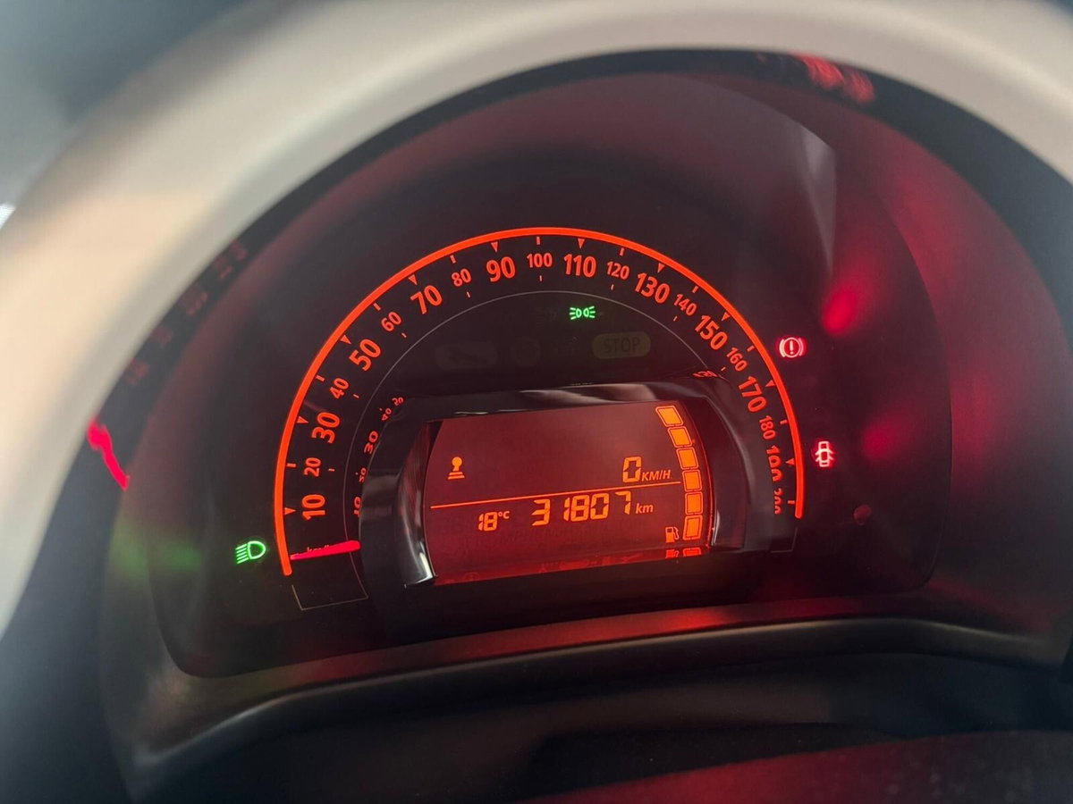 Renault Twingo 1.0 sce Urban Night 65cv (11)
