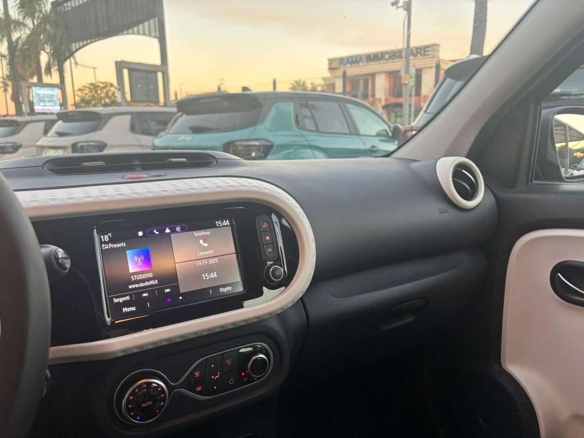 Renault Twingo 1.0 sce Urban Night 65cv (13)