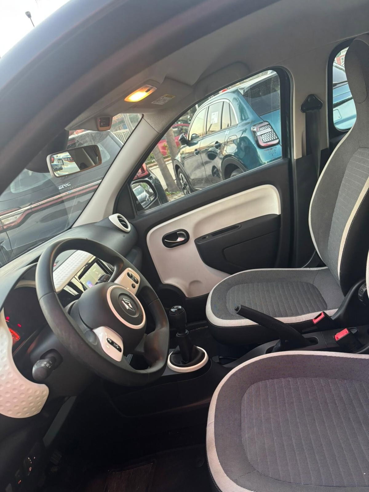 Renault Twingo 1.0 sce Urban Night 65cv (7)