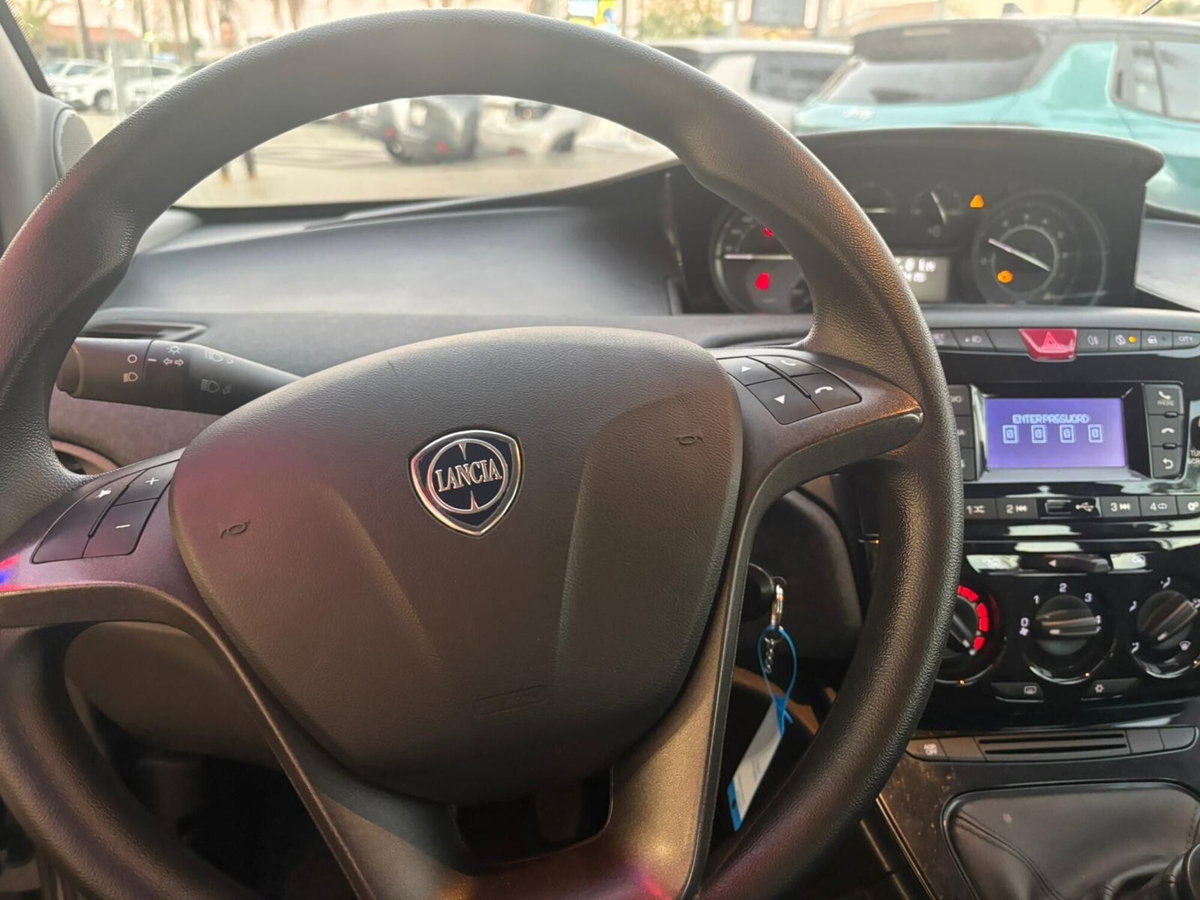 Lancia Ypsilon 1.0 FireFly 5 porte S&S Hybrid Alberta Ferretti (10)