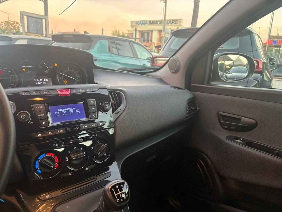 Lancia Ypsilon 1.0 FireFly 5 porte S&S Hybrid Alberta Ferretti (11)