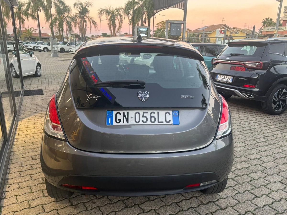 Lancia Ypsilon 1.0 FireFly 5 porte S&S Hybrid Alberta Ferretti (2)