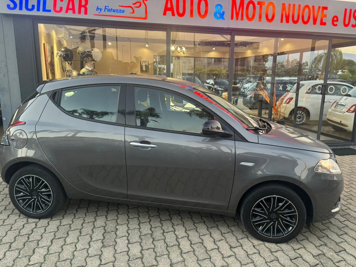 Lancia Ypsilon 1.0 FireFly 5 porte S&S Hybrid Alberta Ferretti (5)