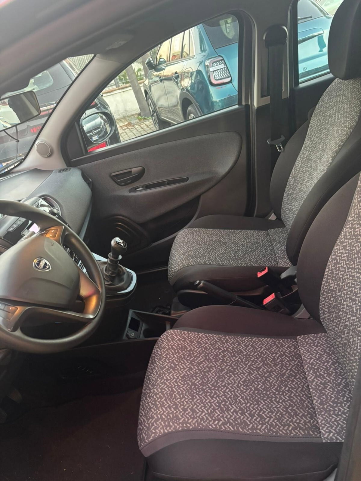 Lancia Ypsilon 1.0 FireFly 5 porte S&S Hybrid Alberta Ferretti (6)