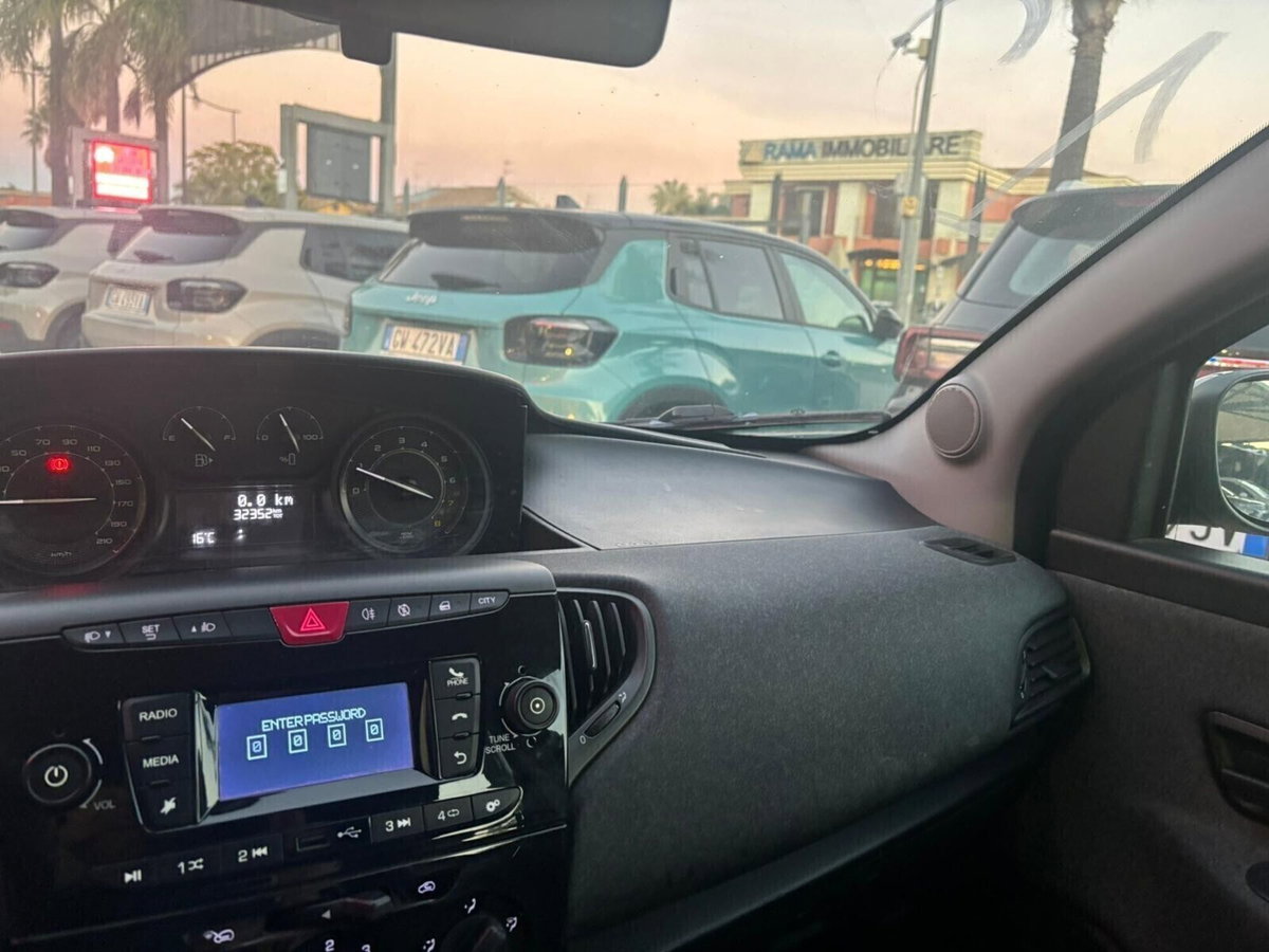Lancia Ypsilon 1.0 FireFly 5 porte S&S Hybrid Alberta Ferretti (10)