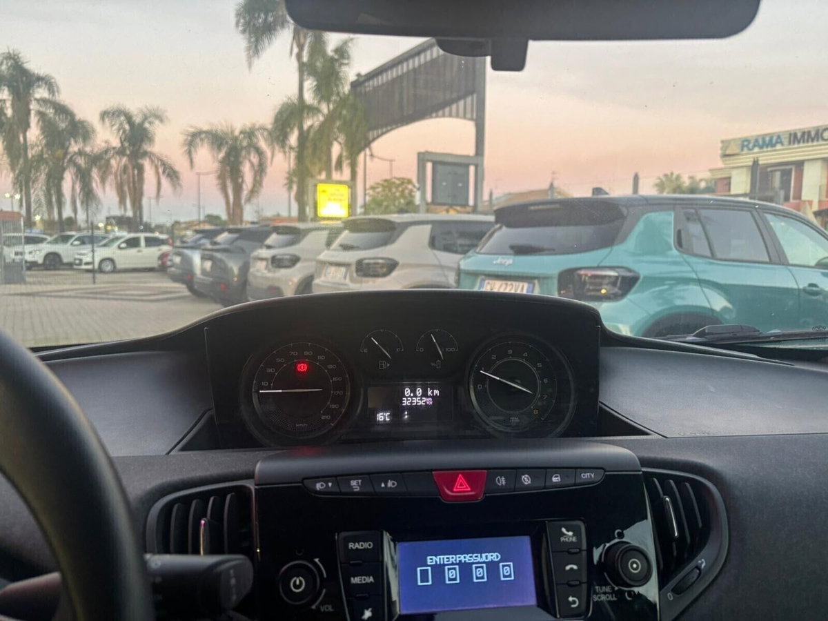 Lancia Ypsilon 1.0 FireFly 5 porte S&S Hybrid Alberta Ferretti (12)
