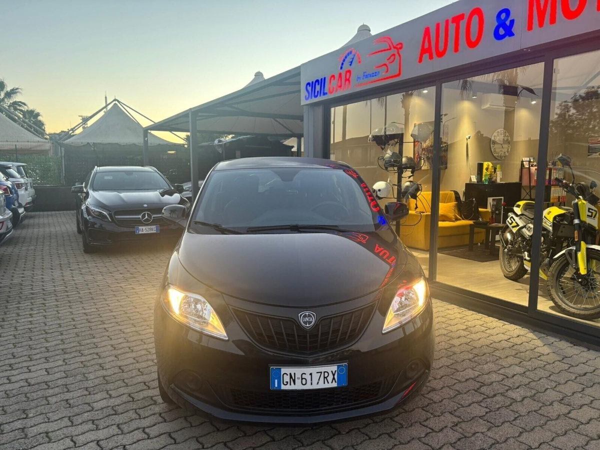 Lancia Ypsilon 1.0 FireFly 5 porte S&S Hybrid Alberta Ferretti (2)