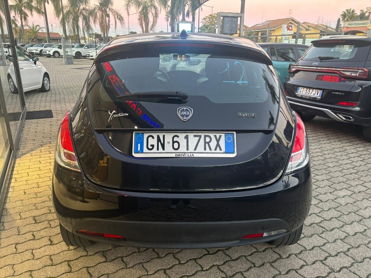 Lancia Ypsilon 1.0 FireFly 5 porte S&S Hybrid Alberta Ferretti (4)