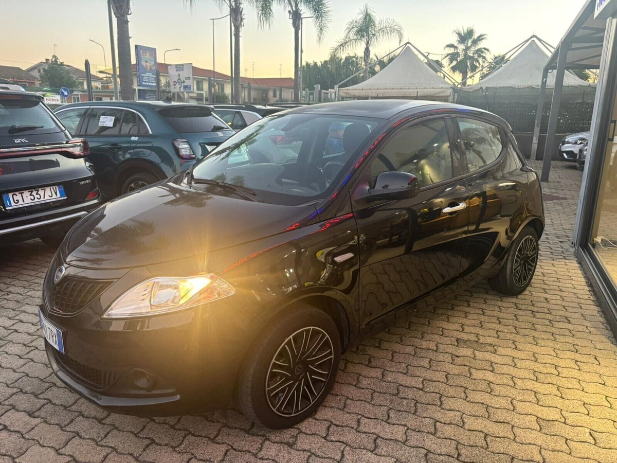 Lancia Ypsilon 1.0 FireFly 5 porte S&S Hybrid Alberta Ferretti (5)