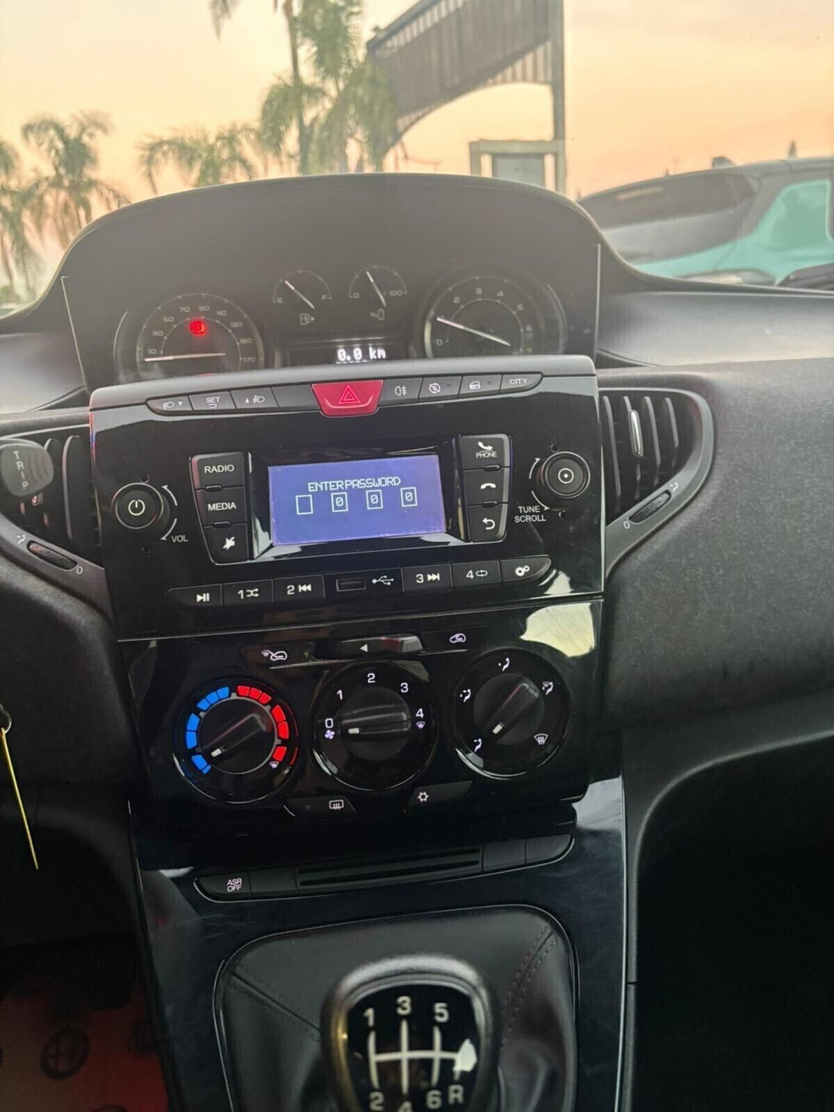 Lancia Ypsilon 1.0 FireFly 5 porte S&S Hybrid Alberta Ferretti (8)