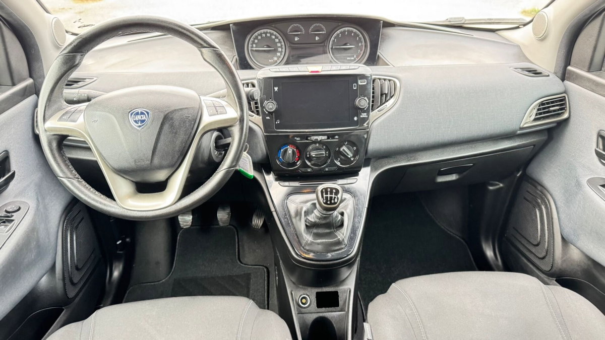 Lancia Ypsilon 1.0 FireFly 5 porte S&S Hybrid Ecochic Gold (10)