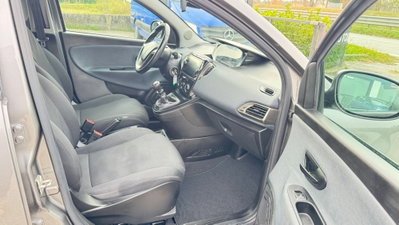 Lancia Ypsilon 1.0 FireFly 5 porte S&S Hybrid Ecochic Gold (11)