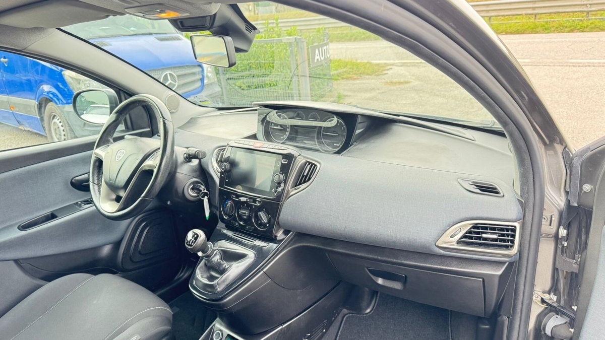 Lancia Ypsilon 1.0 FireFly 5 porte S&S Hybrid Ecochic Gold (12)